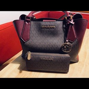 Michael Kors Purse/Wallet Set